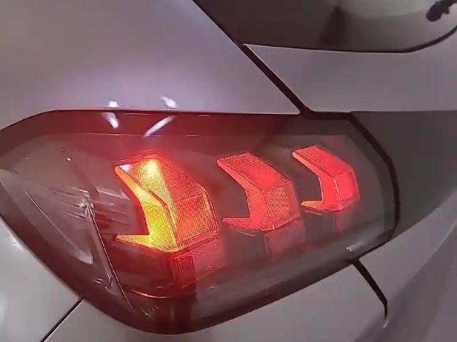 Peugeot 208 puretech 75 s&amp;s bvm5 — photo 17