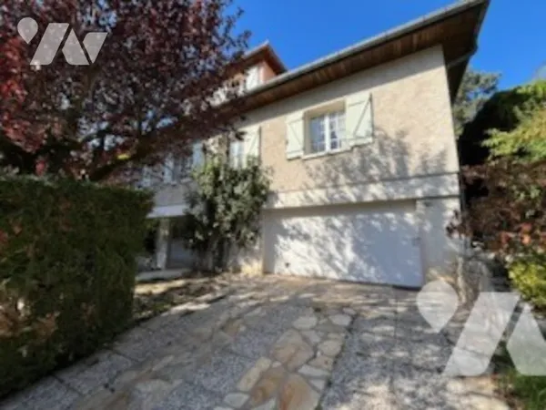 Maison 9 pièces 270 m²