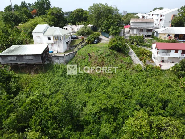 Terrain 702 m²