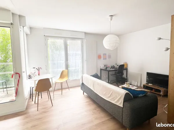 À louer - Studio meublé avec terrasse au coeur de la Croix-Rousse