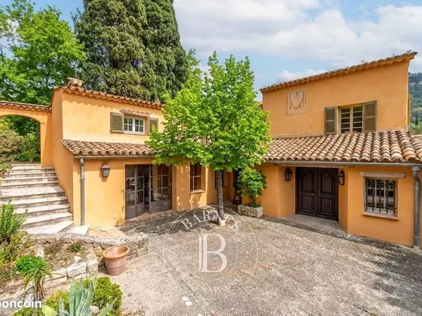 Propriété 5 pièces 251 m²