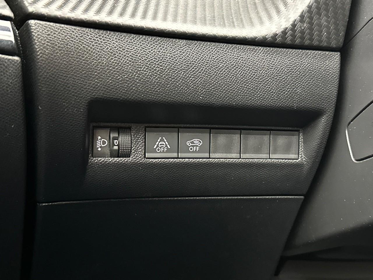 Peugeot 2008 puretech 130 s&s eat8 allure pack — photo 16