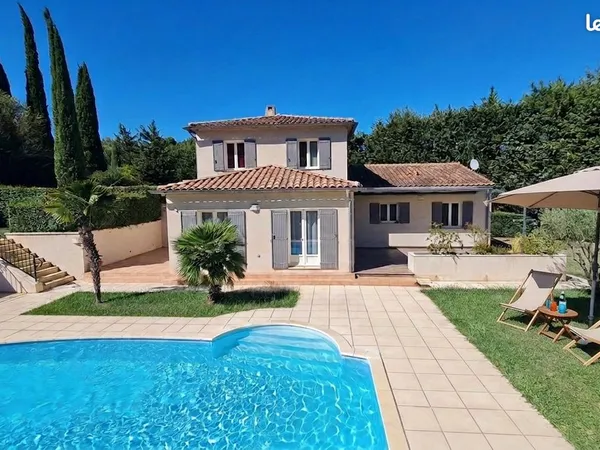 Propriété 7 pièces 188 m²