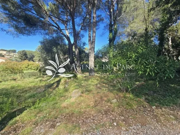 Exclusif terrain Biot Chèvre d'Or