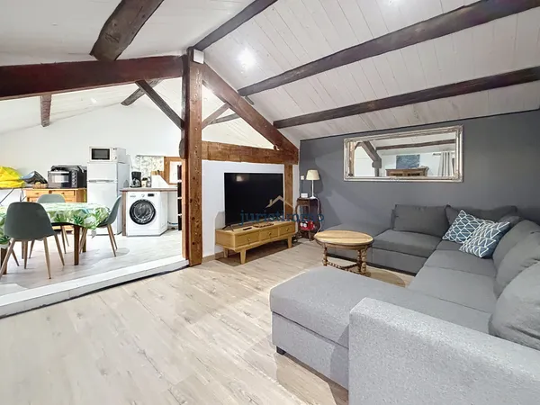 Charmant T3 rénové Dernier étage Petite copropriété Coe