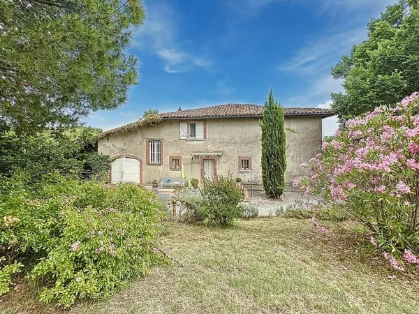 Superbe ferme rénovée 325m² sur 1.1 ha avec piscine et vue d?