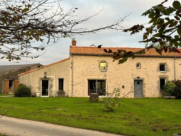 Domaine de caractère, avec gîtes, étang & installations éque