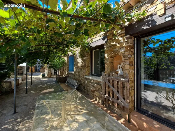 Charmante Maison 6 pièces - 119 m² - Terrain de 2 302 m² - Sénéchas