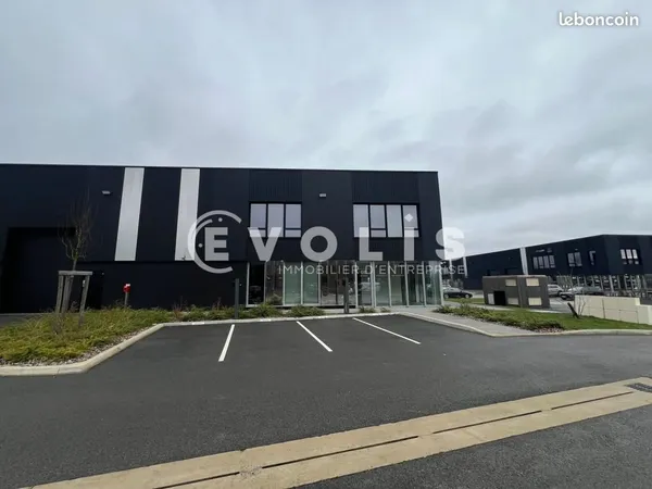 Local d'activité 684 m²