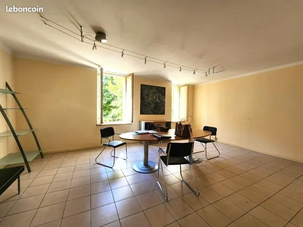 Bureaux 154 m² FAYENCE