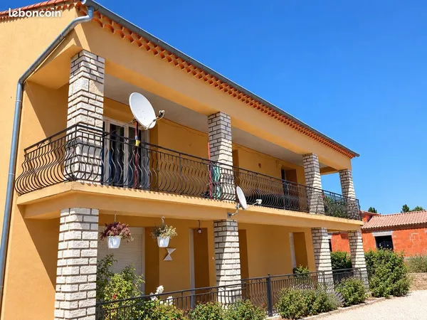 Idéal investisseur - Maison divisée en 2 logements entièrement rénovés