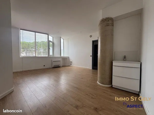 Local commercial 77 m² Saint-Gély-du-Fesc
