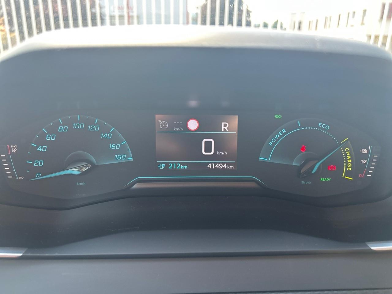Peugeot 2008 e-2008 136ch style — photo 15