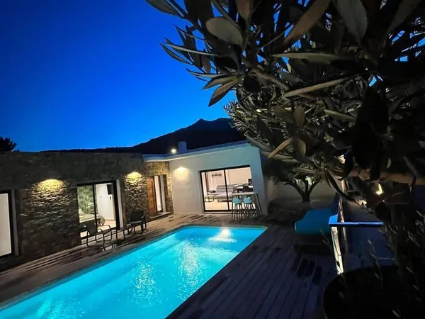 Maison 6 pièces 236 m²