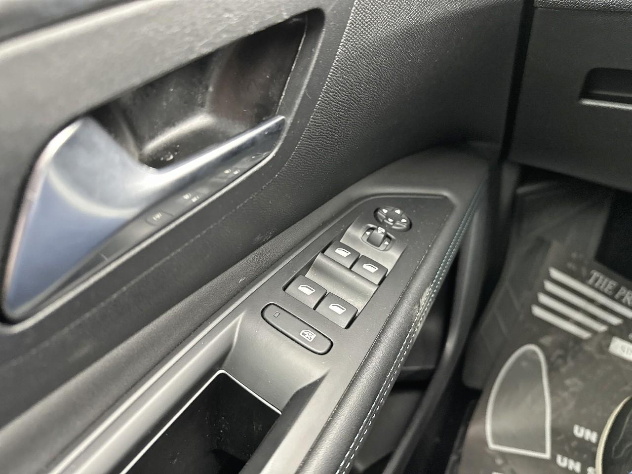 Peugeot 3008 puretech 130ch s&s eat8 allure pack — photo 16