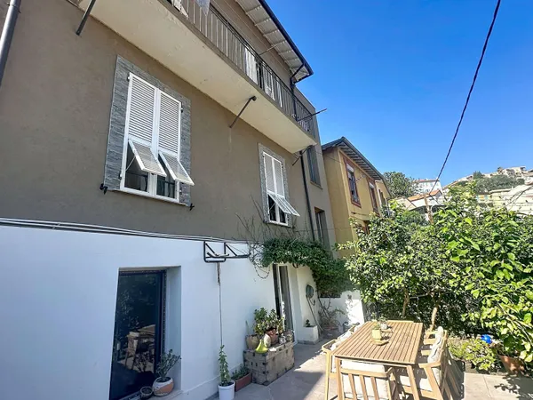 Maison 10 pièces 203 m²