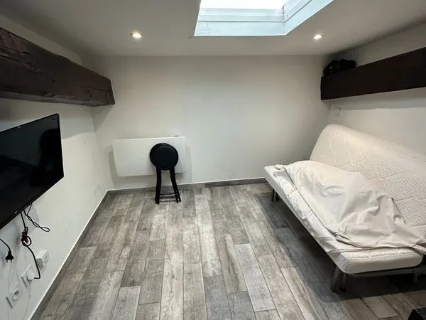 Studio mansardé de 16 m² - vallauris - 3e étage