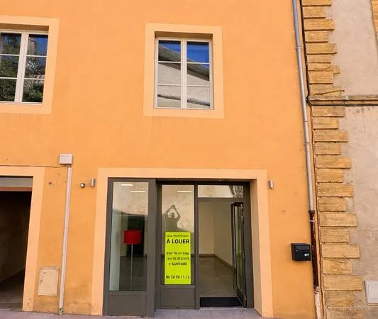 Local professionnel ou commercial rénové 42m² - Centre-ville Charolles