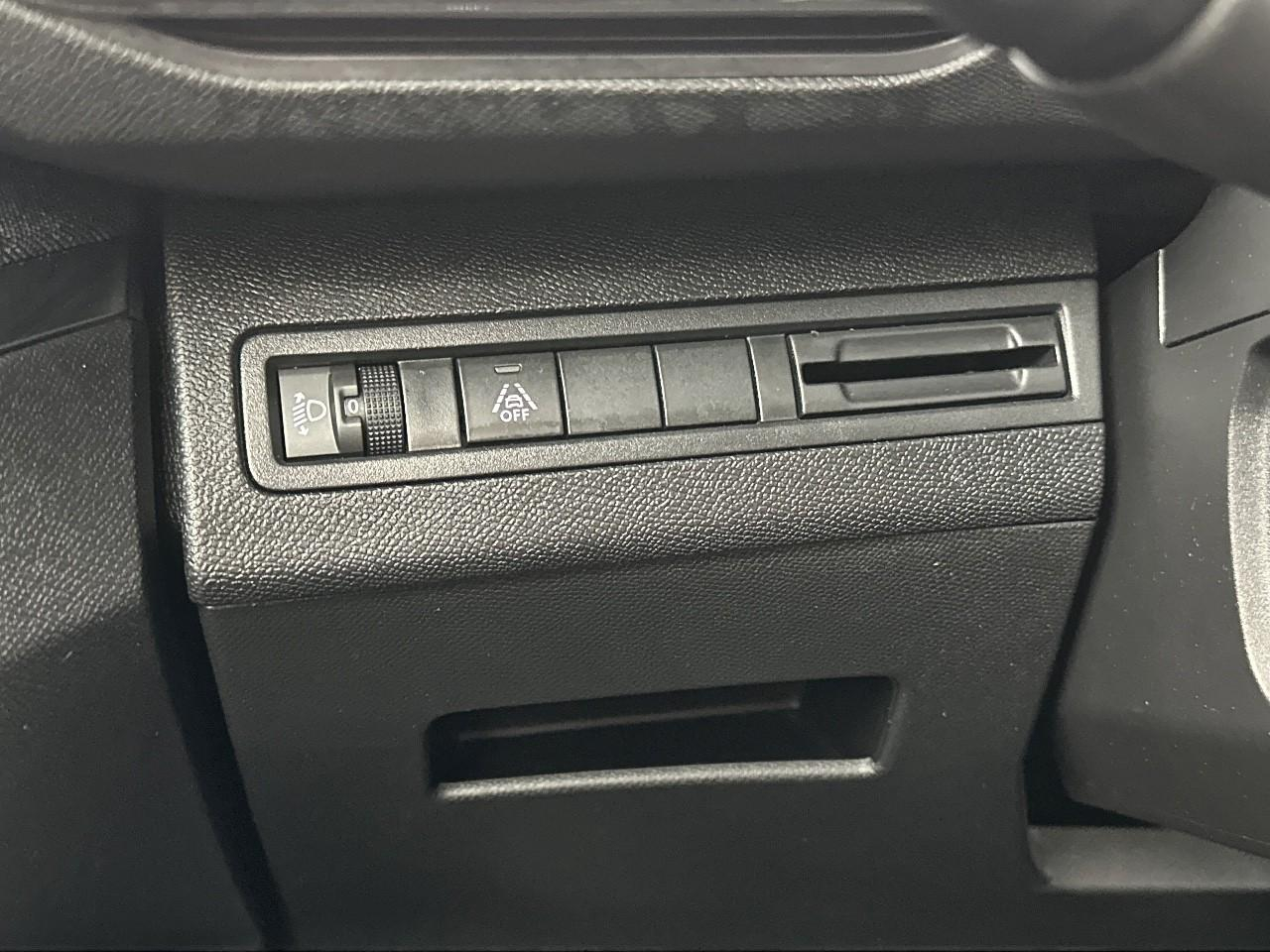 Peugeot 3008 puretech 130ch s&s eat8 allure pack — photo 16