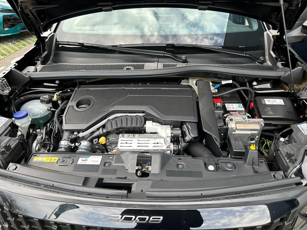 Peugeot 2008 1.2 hybrid 145ch allure e-dcs6 — photo 19