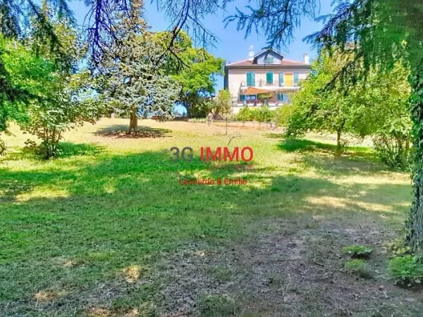 Local 11 pièces 296 m²