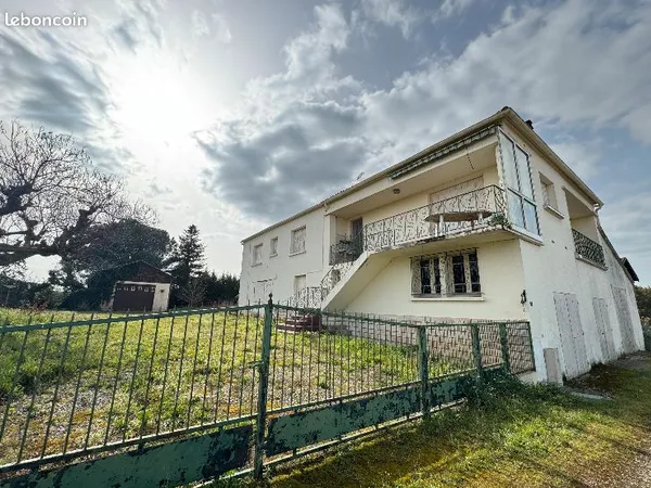 Maison de caractère - 400m2 + hangar - terrain 5000m2