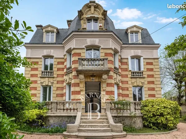 Maison 12 pièces 323 m²