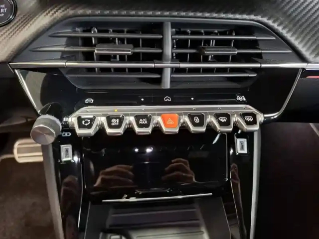 Peugeot 208 hybrid 110 e-dcs6 — photo 21
