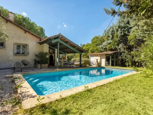 Vends maison - 140 m² - 4 pièces, 3 chambres - Éguilles 13510