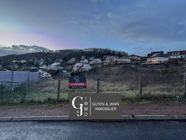 Terrain 617 m²