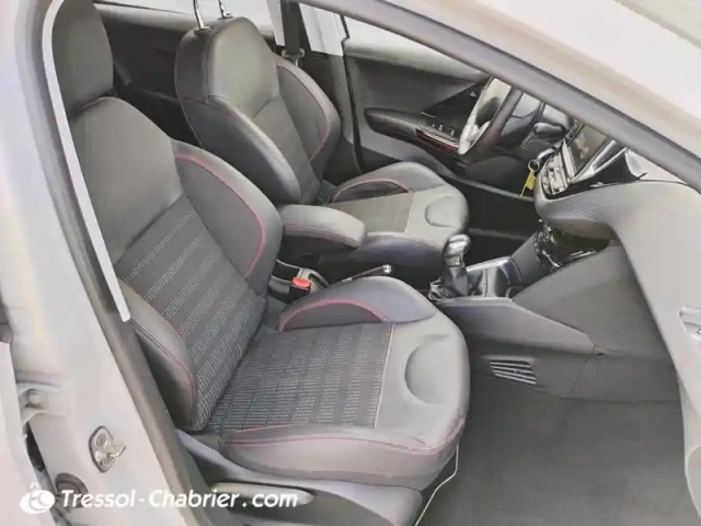 Peugeot 208 1.2 puretech 110ch s&amp;s bvm5 gt line — photo 24