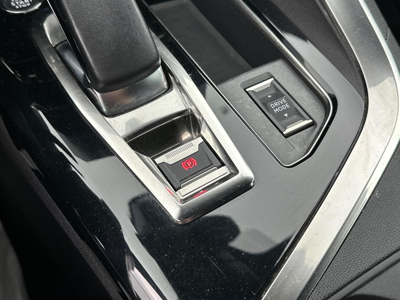 Peugeot 3008 hybrid 225 e-eat8 allure pack — photo 31