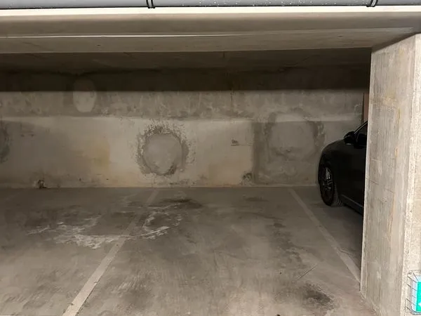 Place de parking couverte dans résidence sécurisée