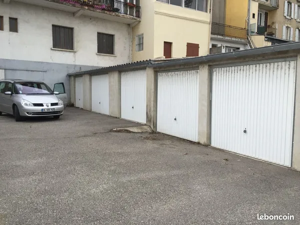 Box garage