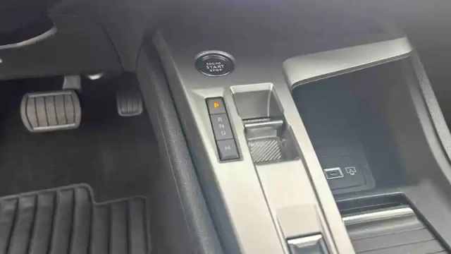 Peugeot 308 hybrid 145 e-dcs6 — photo 19
