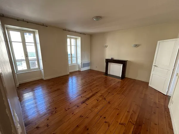 ESPALION, bel appartement T4 de 79 m², centre ville, cave