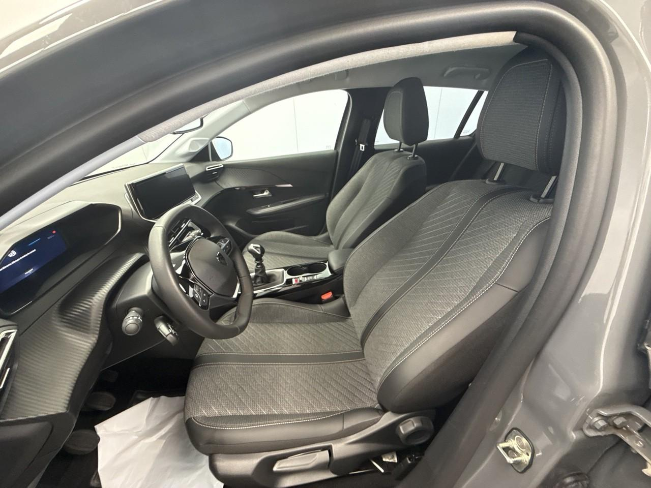 Peugeot 208 100 s&s bvm6 allure — photo 9