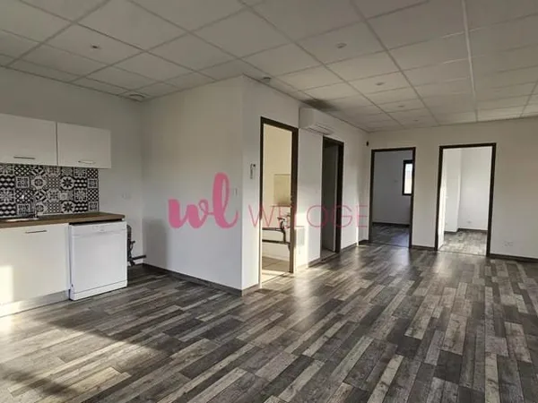 Local commercial - Bureaux 77 m² avec parking et climatisation - Heyrieux