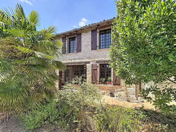 Maison 10 pièces 270 m²