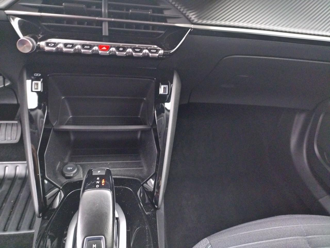 Peugeot 2008 puretech 130 s&s eat8 style — photo 21