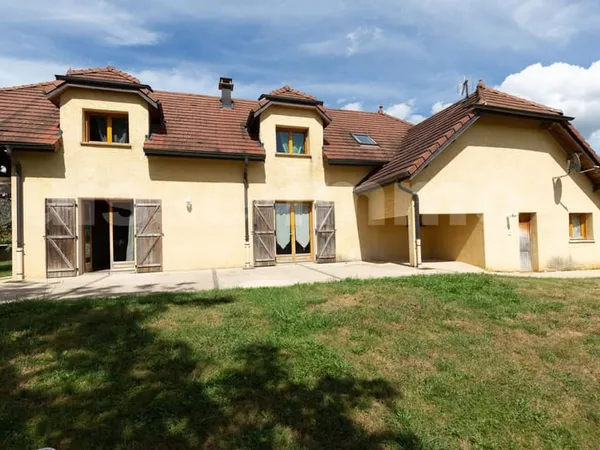 Maison - 7 pièce(s) - 241 m2