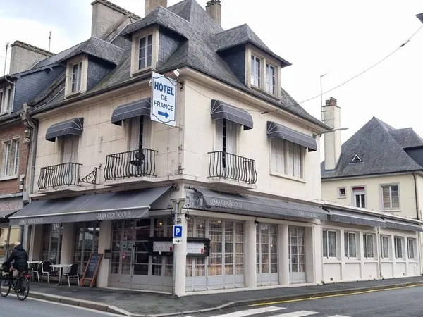 PONT-L'ÉVÊQUE CENTRE - EMPLACEMENT N°1 - ENSEMBLE IMMOBILIER DE 360 m² -VENTE MURS RESTAURANT