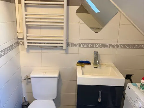 Location plein centre place Gordaine ville 28m2 t2