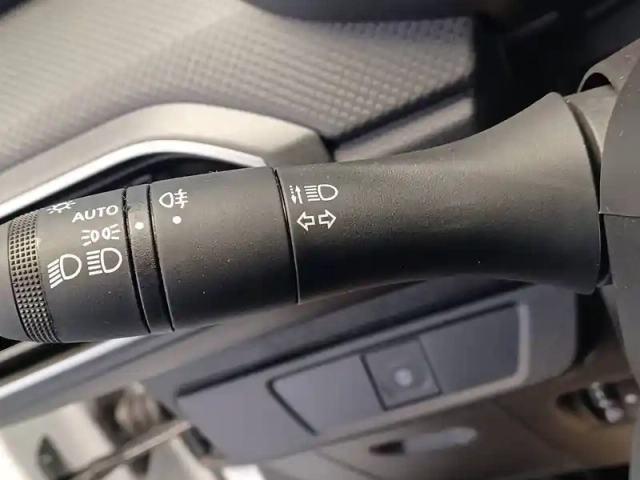 Dacia Sandero sce 65 — photo 18