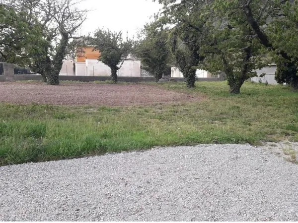 Terrain 589 m²