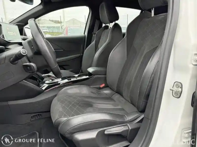 Peugeot 208 e- 136ch gt pack — photo 9