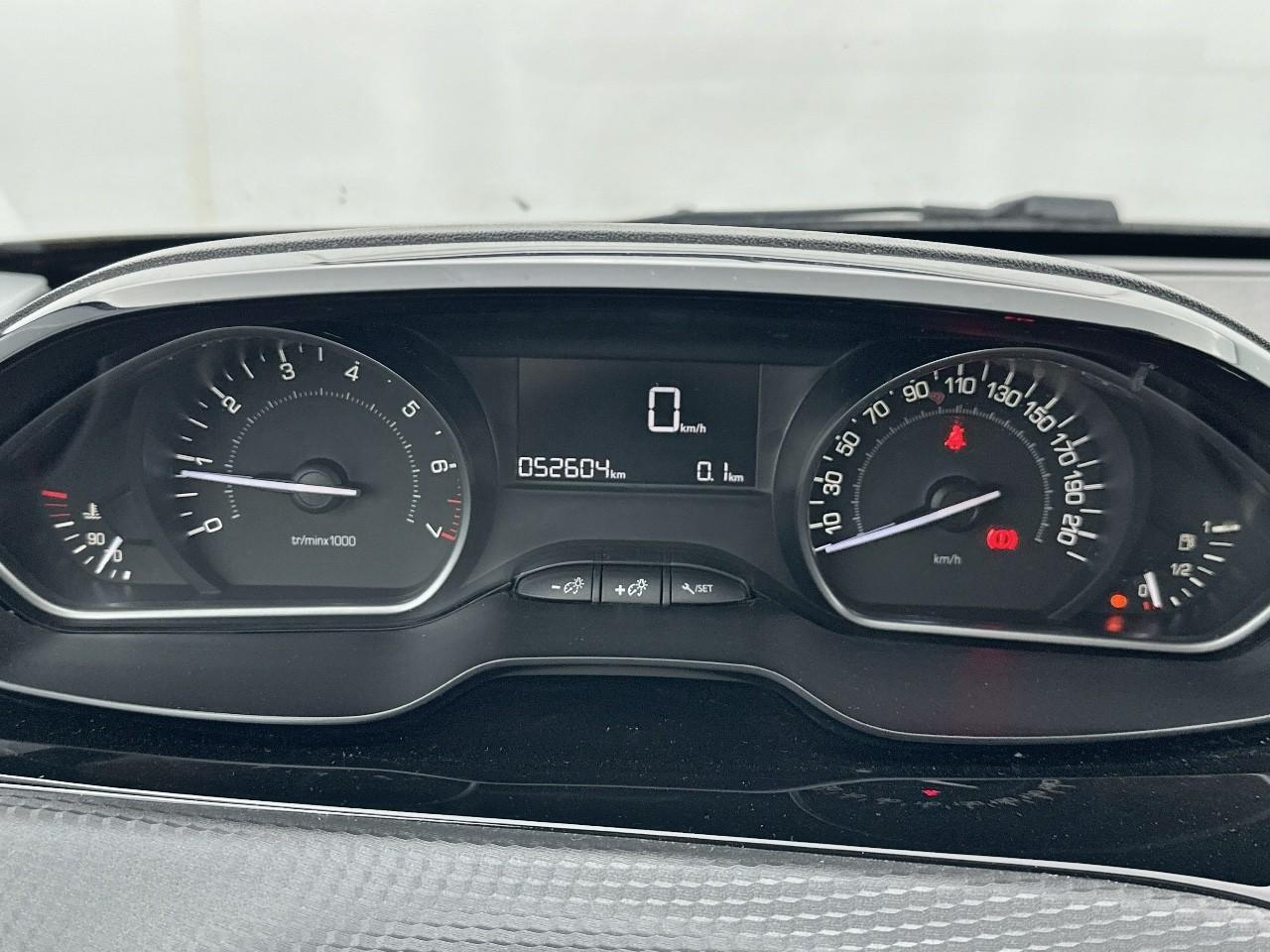 Peugeot 2008 puretech 82ch s&s bvm5 signature — photo 17