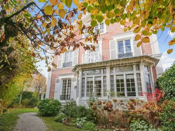 Maison 7 pièces 222 m²