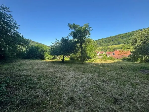 Terrain constructible 2050 m²