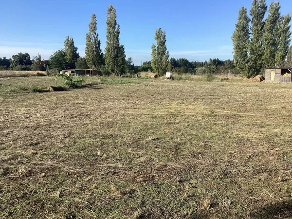 Terrain 7408 m²